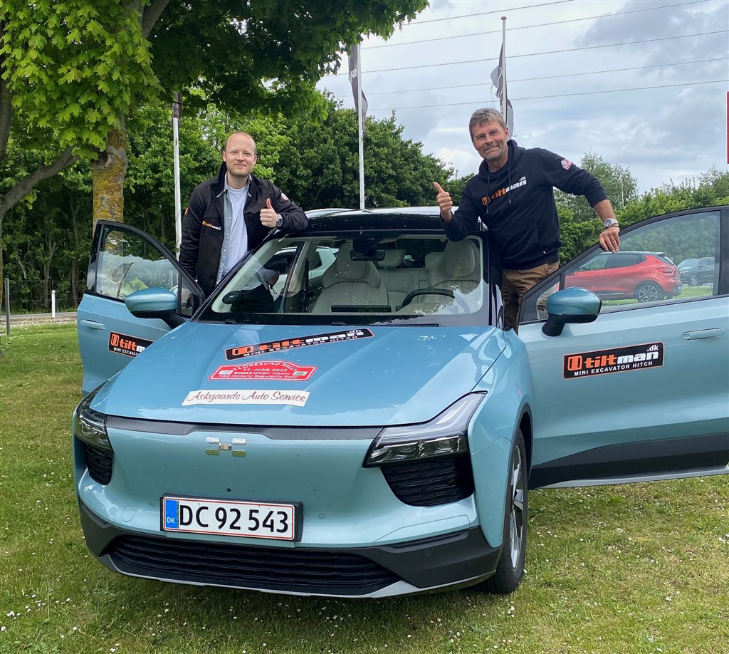 Kim Kjærsgaard fra Malling og Kristian Flensbak fra Aarhus er blandt landets dygtigste i historisk pålidelighedsrally. Men i Oresund Rally om kort tid stiller de op med en Aiways U5 elbil.
(Foto: Intercom)